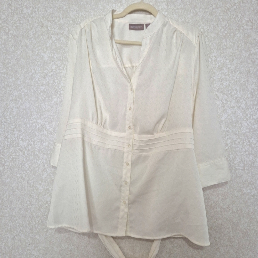 NWT...Croft & Barrow Cream Button Down Blouse with Tie Front..SIZE:1X